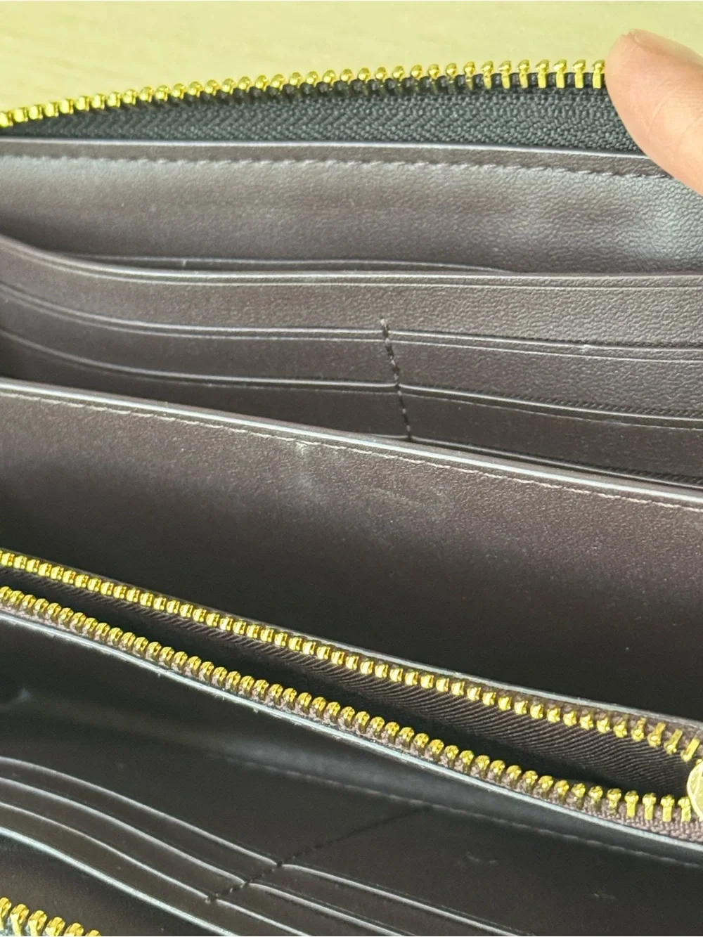 Coach compact zip